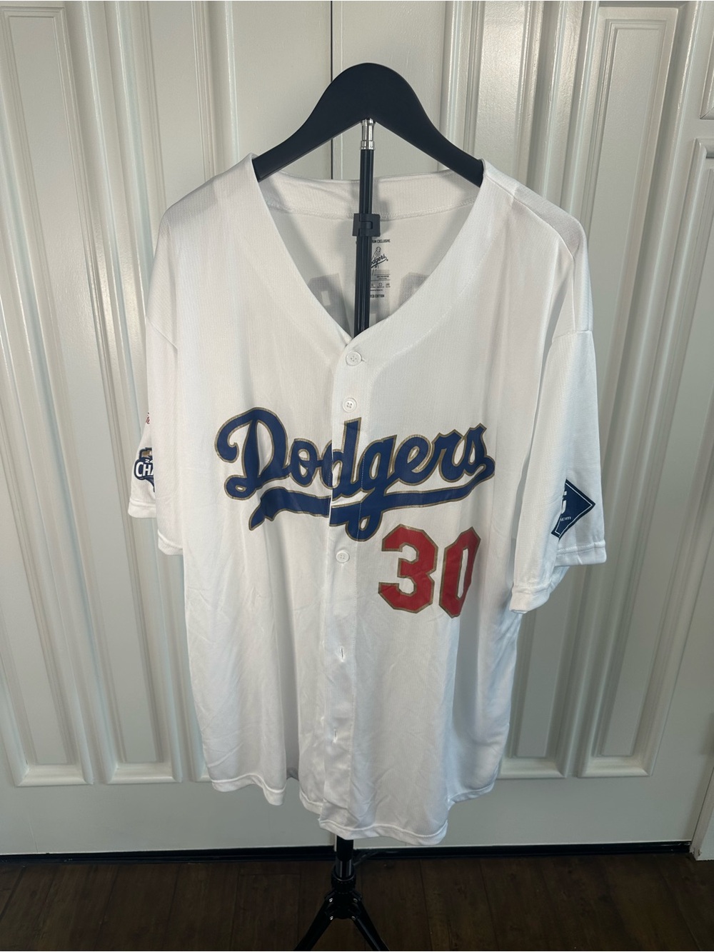 LA Dodgers Jersey with Dave Roberts '30' Detail - World Series champion sp ed